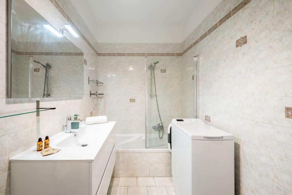 La Villa Julia - Calme - Spacieux - Parking Prive - Climatisation Menton Exterior foto